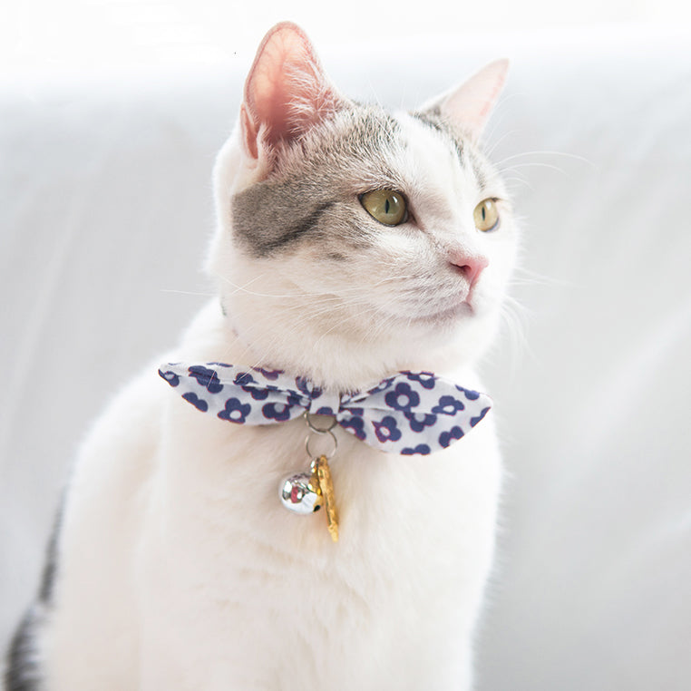Touchcat ® Miss-Daisy Designer Cat Collar with large Bowtie and Bell Charm