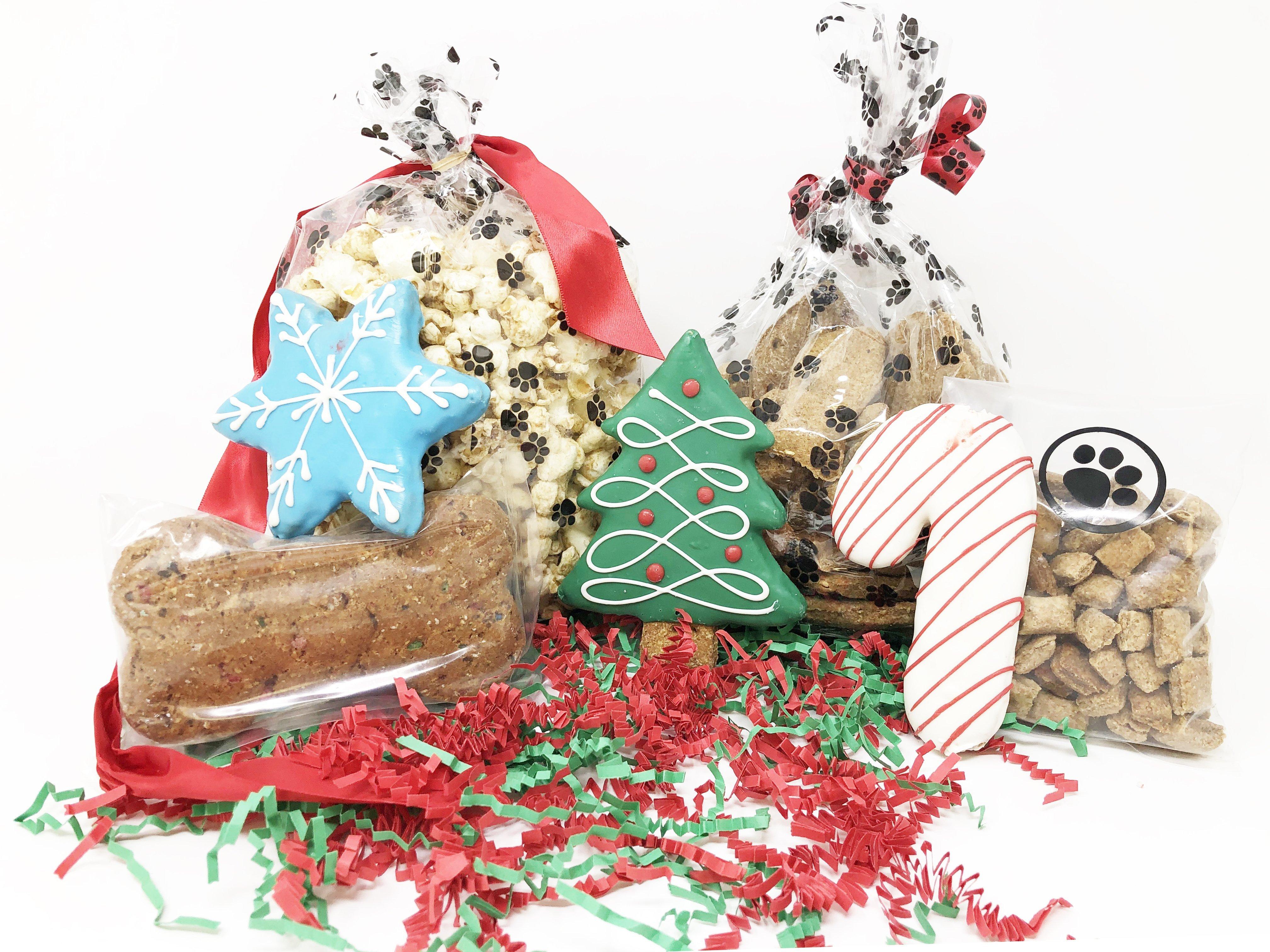 Pet Life 7 Piece Large Christmas Dog Biscuits and Treats Holiday Gift Set