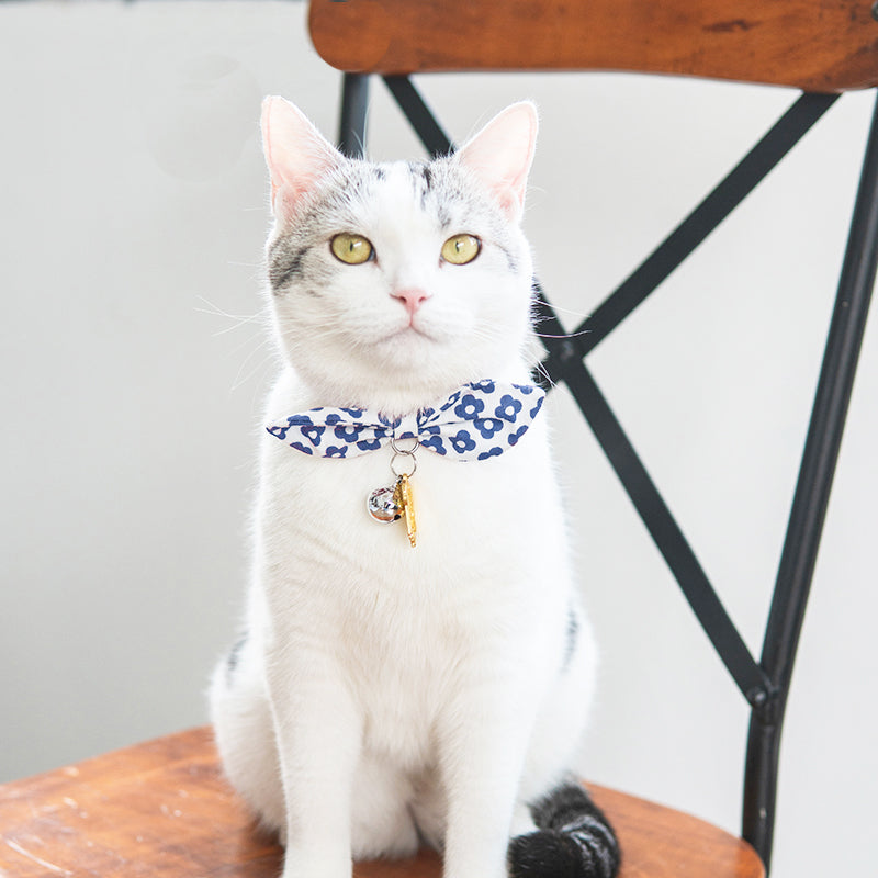 Touchcat ® Miss-Daisy Designer Cat Collar with large Bowtie and Bell Charm  