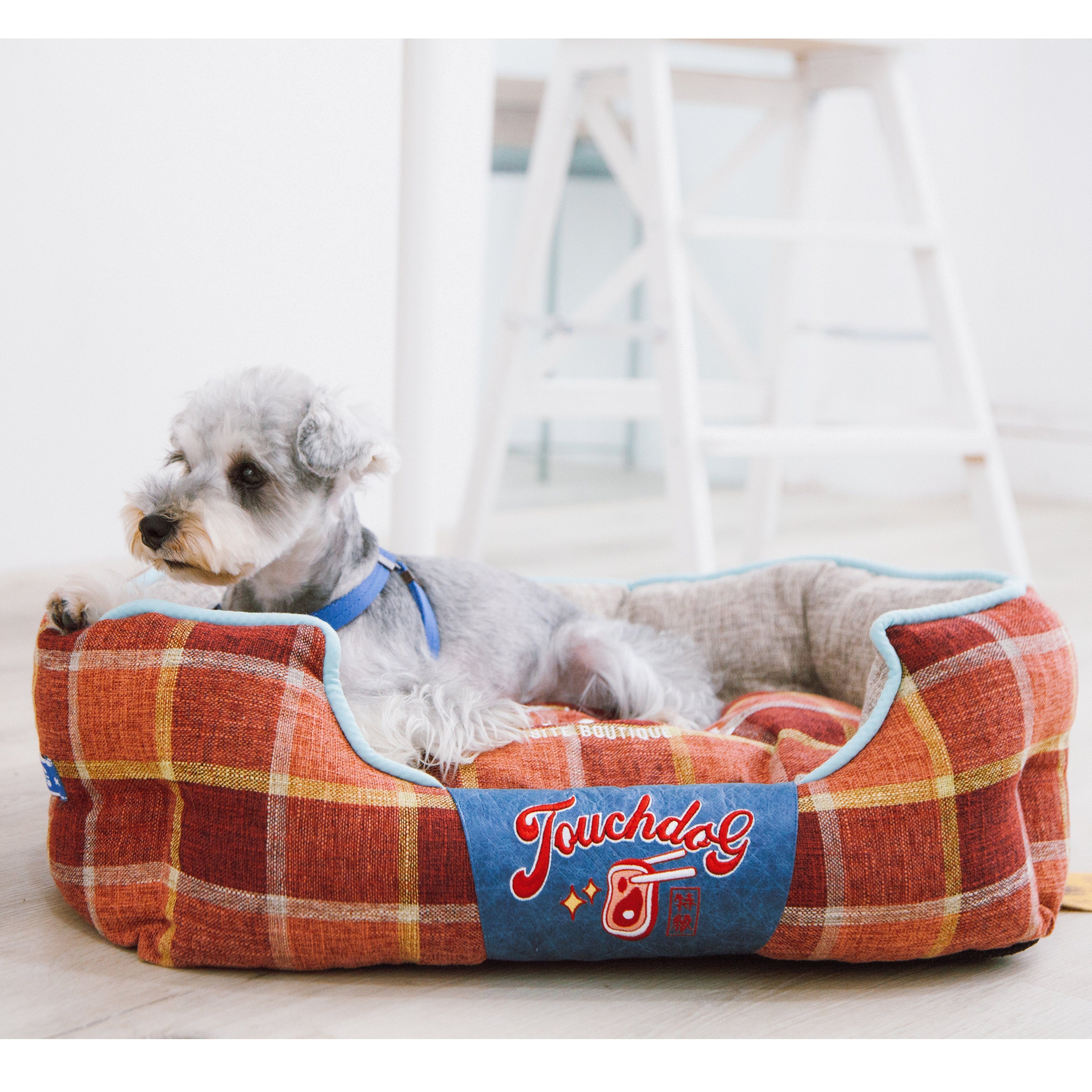 Touchdog 'Archi-Checked' Designer Plaid Oval Dog Bed  