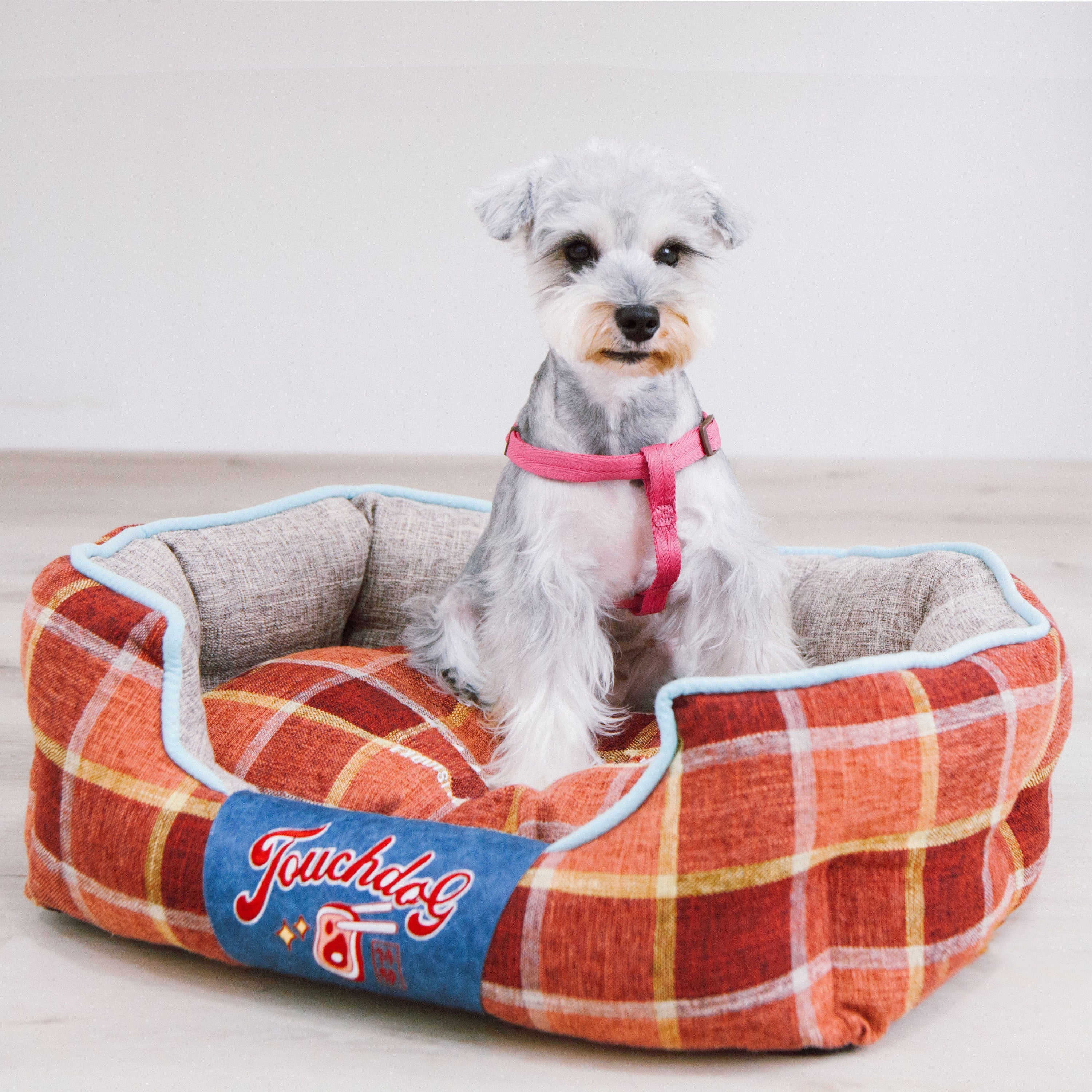 Touchdog 'Archi-Checked' Designer Plaid Oval Dog Bed  